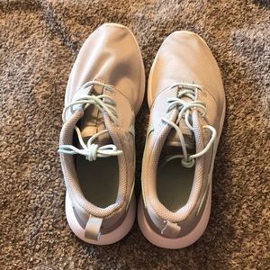 Womens Nike Sneakers/Tennis Shoes